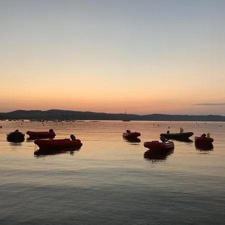 Un Havre De Paix Proche Du Centre Et Des Plages Grand Avec Un Canape Lit Et Un Coin Nuit Lit Double Διαμέρισμα Cavalaire-sur-Mer
