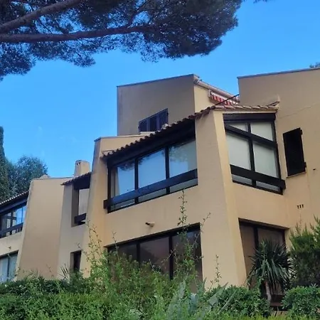 Un Havre De Paix Proche Du Centre Et Des Plages Grand Avec Un Canape Lit Et Un Coin Nuit Lit Double Διαμέρισμα *