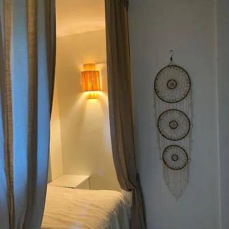 Un Havre De Paix Proche Du Centre Et Des Plages Grand Avec Un Canape Lit Et Un Coin Nuit Lit Double Διαμέρισμα *