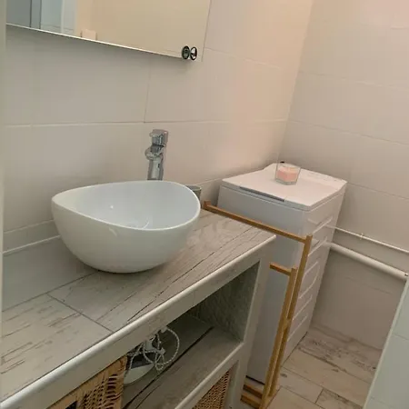 Un Havre De Paix Proche Du Centre Et Des Plages Grand Avec Un Canape Lit Et Un Coin Nuit Lit Double Διαμέρισμα