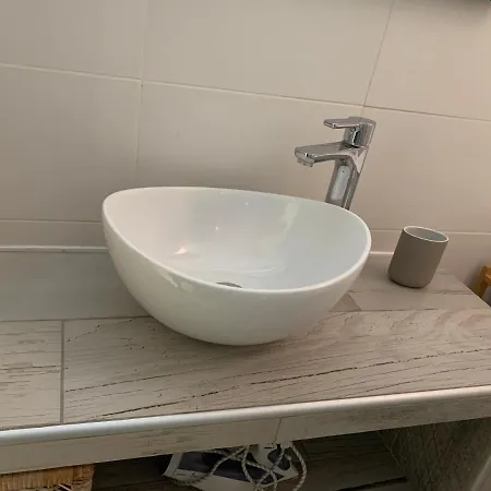 Un Havre De Paix Proche Du Centre Et Des Plages Grand Avec Un Canape Lit Et Un Coin Nuit Lit Double